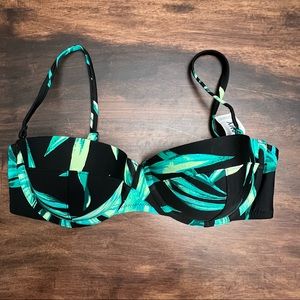 Black & Teal Leaf Print Underwire Swim Top - Women